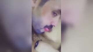 عراقية تطلب من زوجها يمص بزازها ويحط ايده علي كسها سكس عربي عراقي