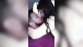 سكس عربي arab porn موزة تتناك في السيارة ومش مستحملة زبره في كسها