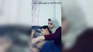 سكس محجبة مراهقة تروح مع حبيبها الشقه يقفش في بزازها وشفايفها سكس مصري